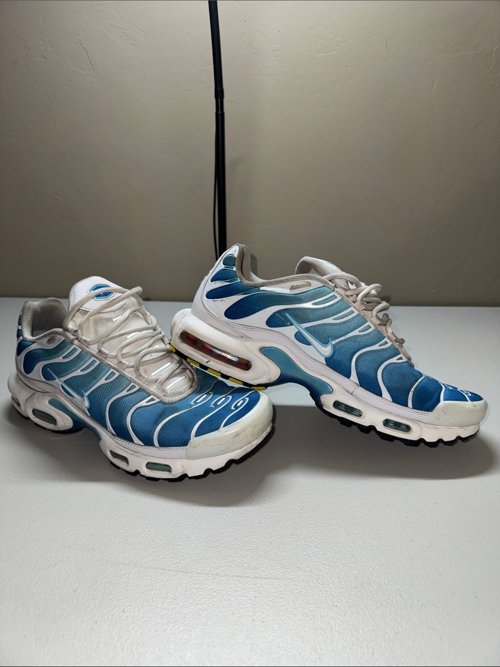 Men’s Nikes Air size 12